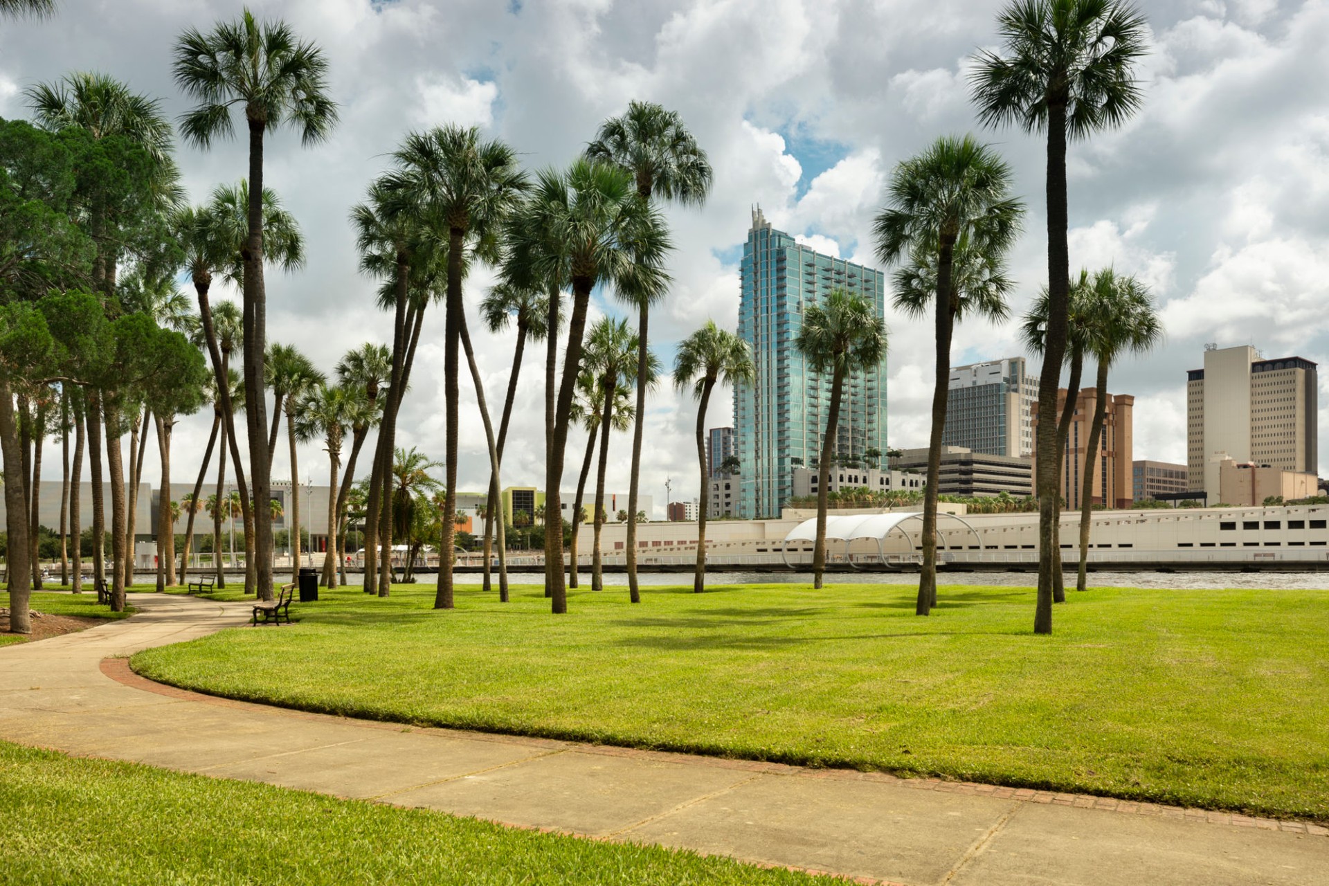 The Impact of Florida’s Climate on Your Office Cleaning Needs